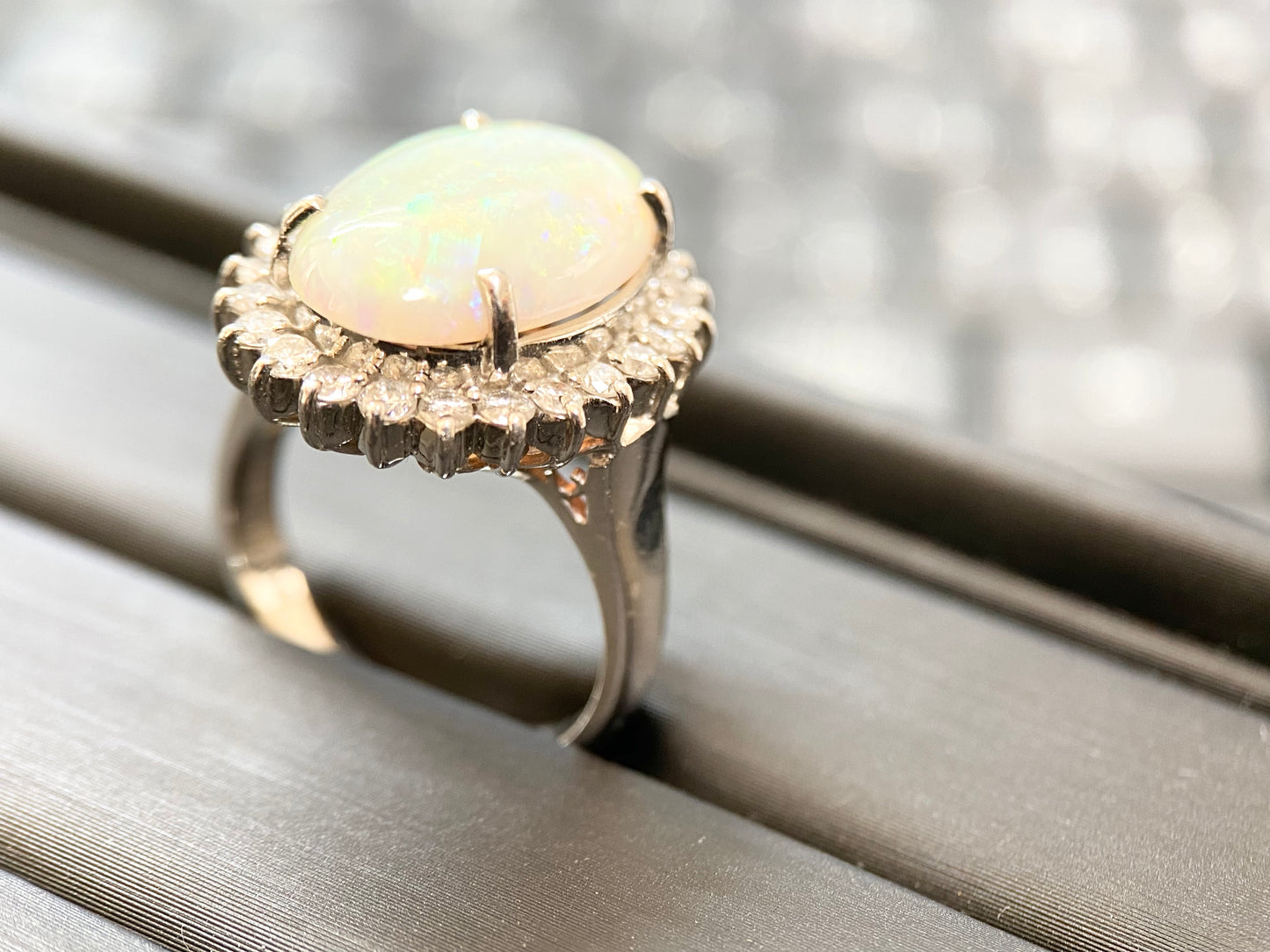 【美品】Pt900 ホワイトオパール D0.62ct ダイヤモンドジュエリー