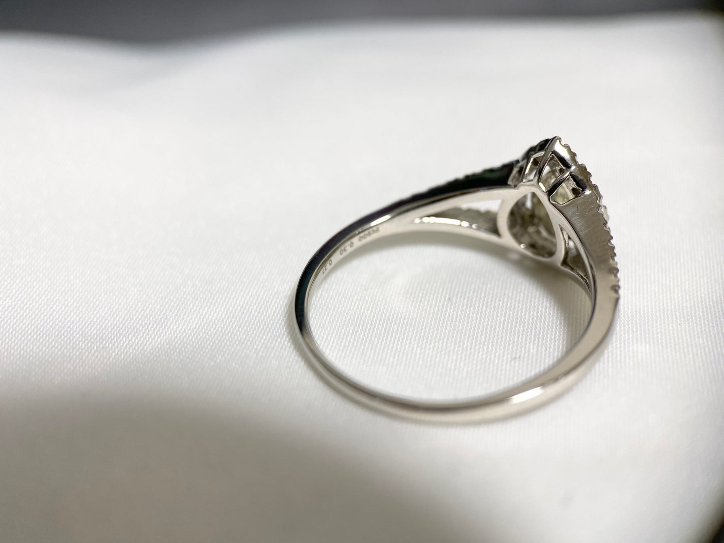 【美品】Pt900 ダイヤモンドリング D0.30ct シャンパンカラー 涙型
