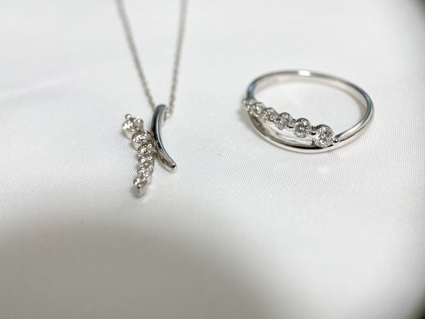 【美品】K18WG ダイヤモンドリング D0.30ct
