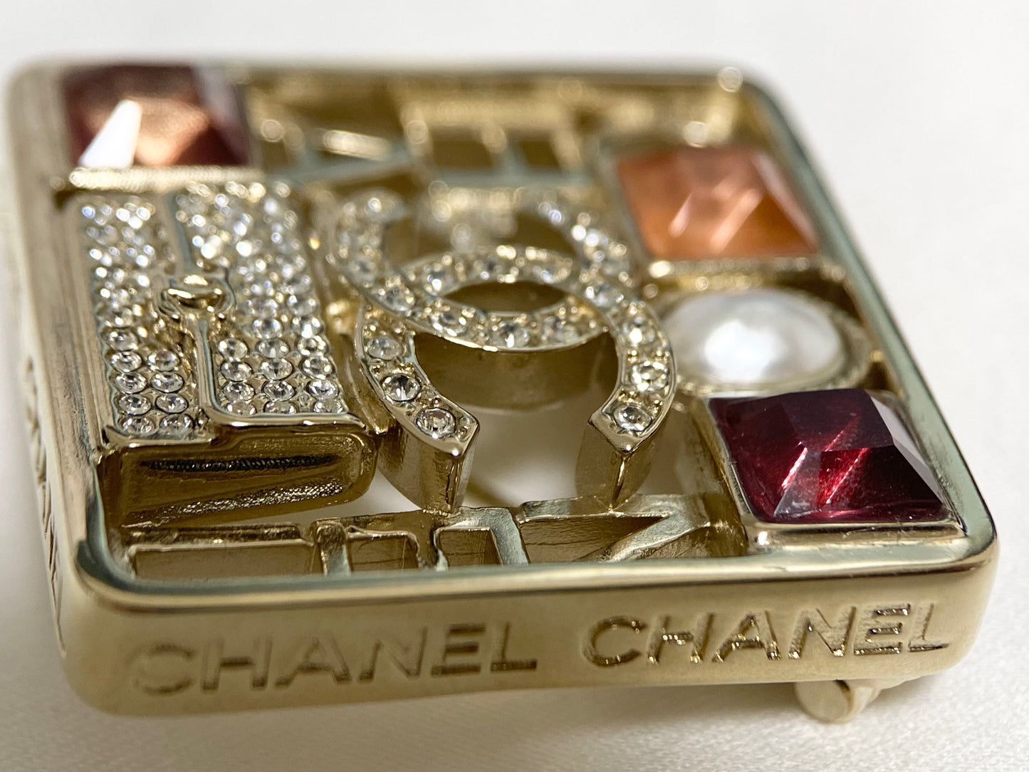 【美品】CHANEL シャネル ブローチ 2023-2024 AW新作 マルチカラー