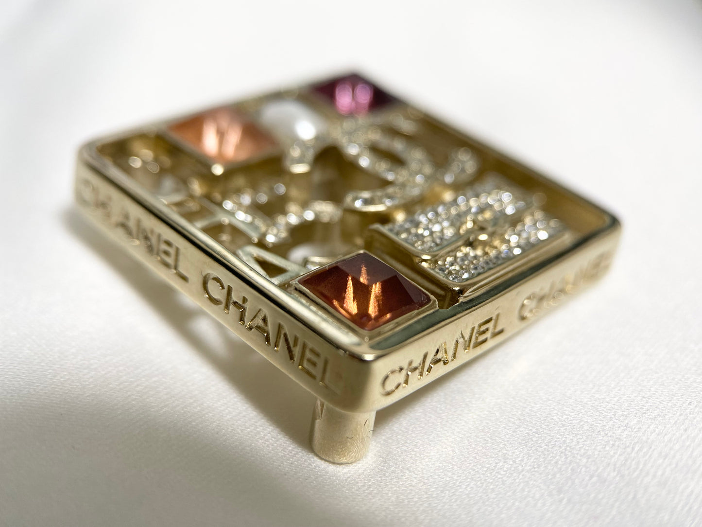【美品】CHANEL シャネル ブローチ 2023-2024 AW新作 マルチカラー