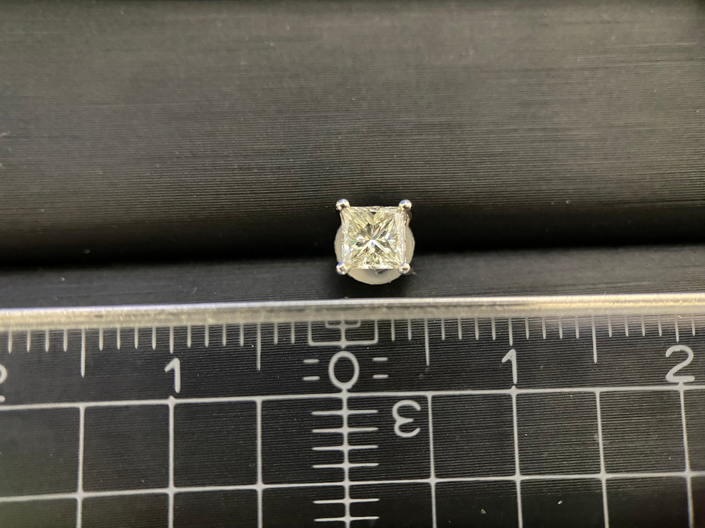 【未使用品】Pt900 ダイヤモンドジュエリー ピアス 甘いシャンパンカラー