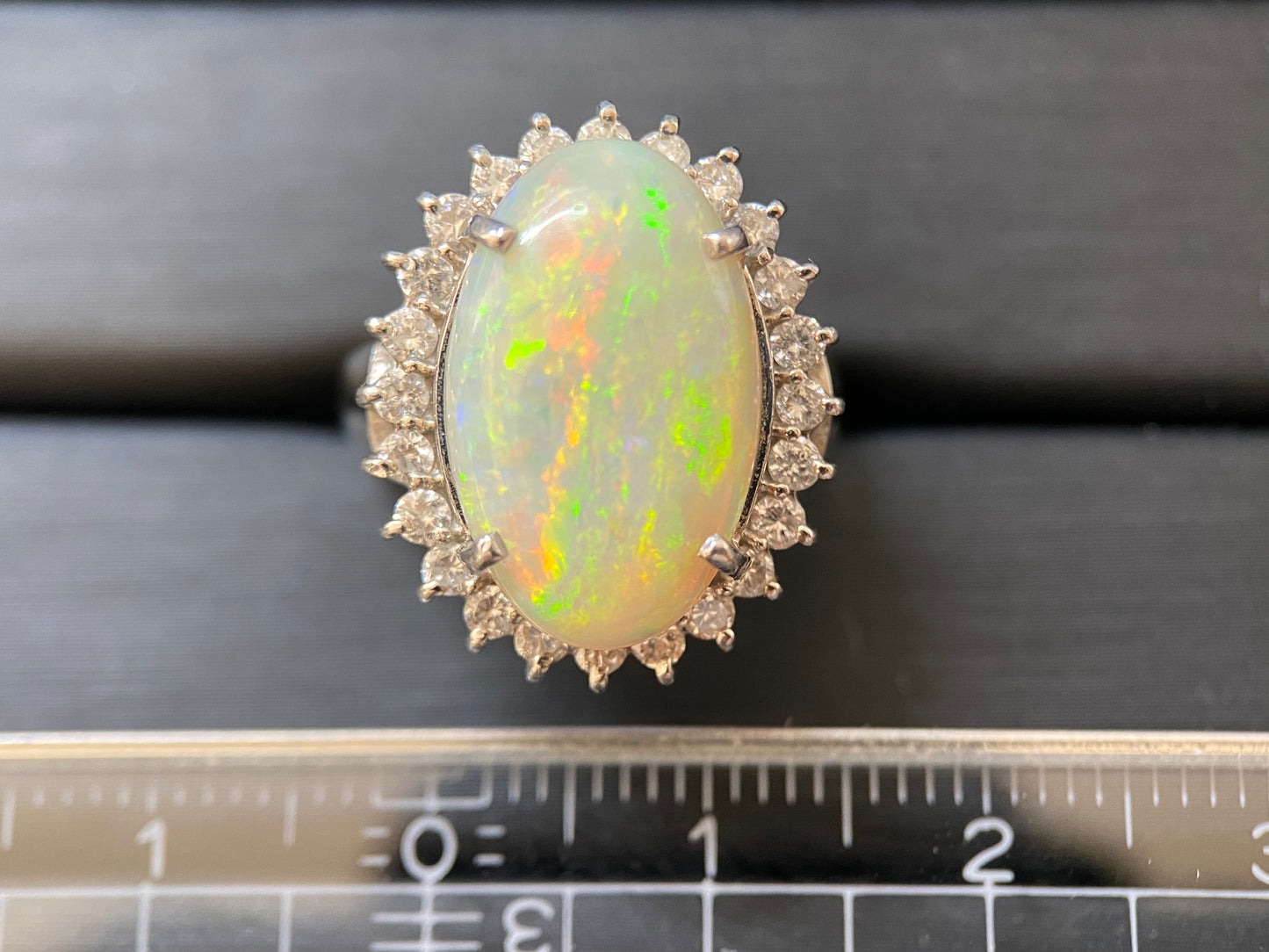 【美品】Pt900 ホワイトオパール D0.62ct ダイヤモンドジュエリー