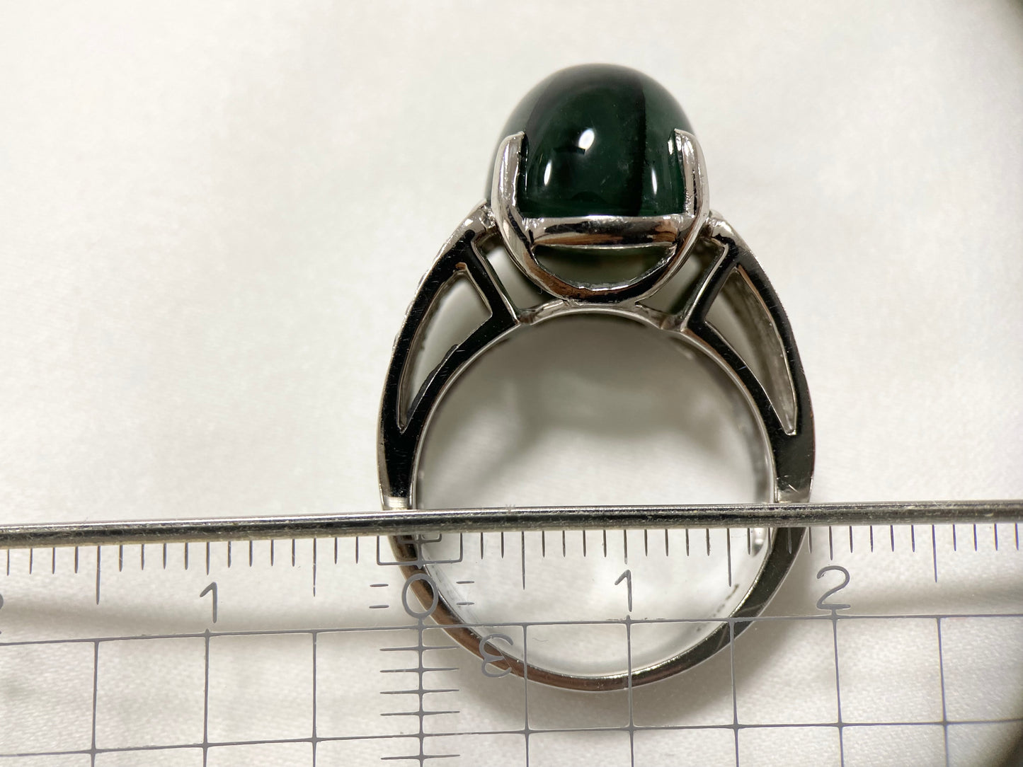 【希少石】トラピッチェエメラルド10.35ct  D0.26ct ダイヤモンドリング