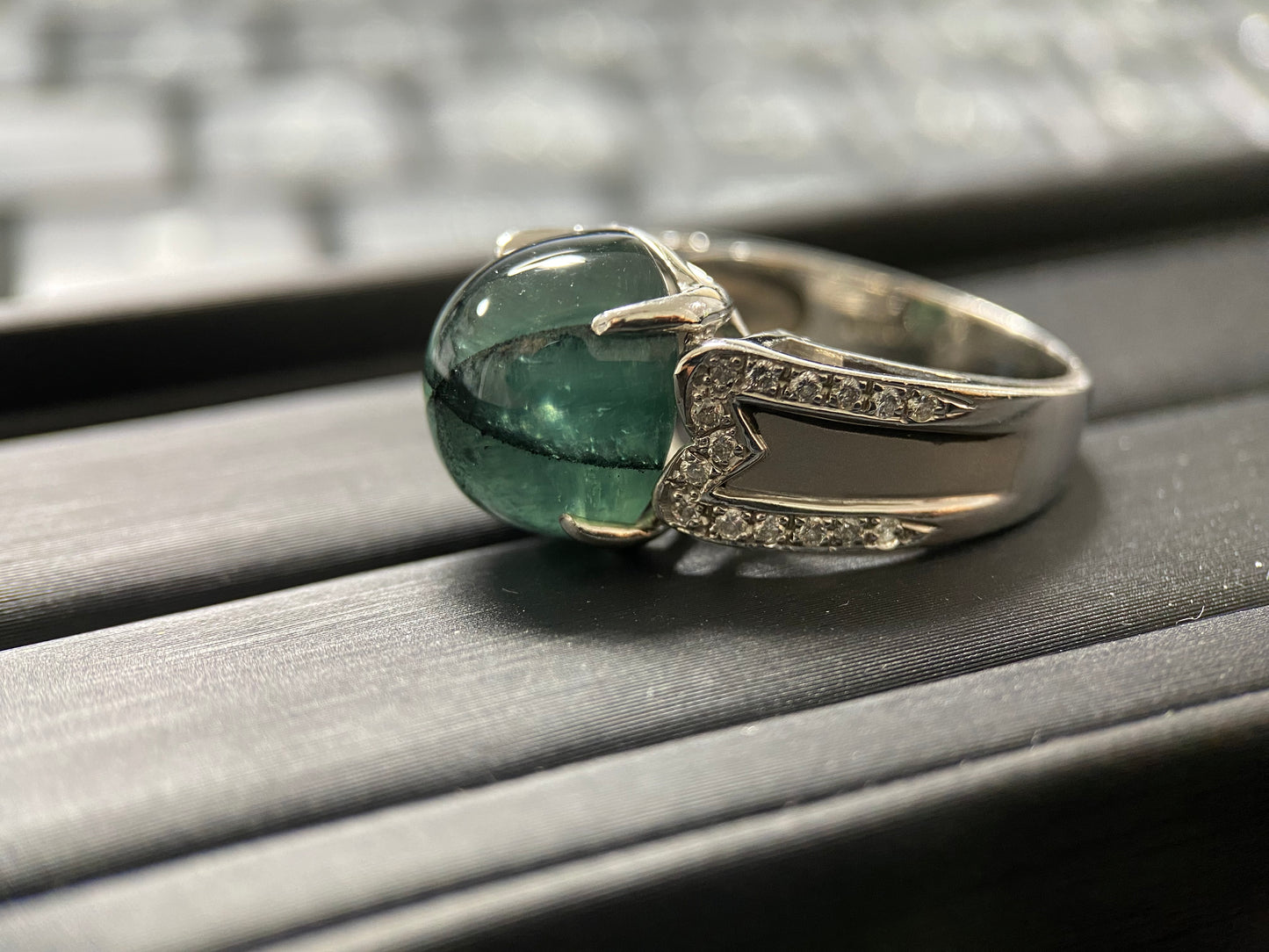 【希少石】トラピッチェエメラルド10.35ct  D0.26ct ダイヤモンドリング
