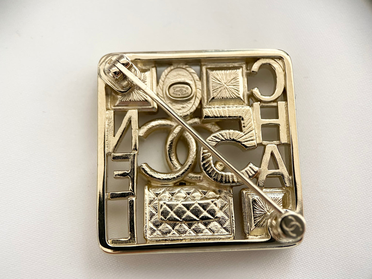 【美品】CHANEL シャネル ブローチ 2023-2024 AW新作 マルチカラー