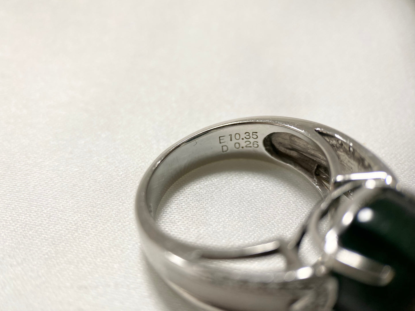 【希少石】トラピッチェエメラルド10.35ct  D0.26ct ダイヤモンドリング