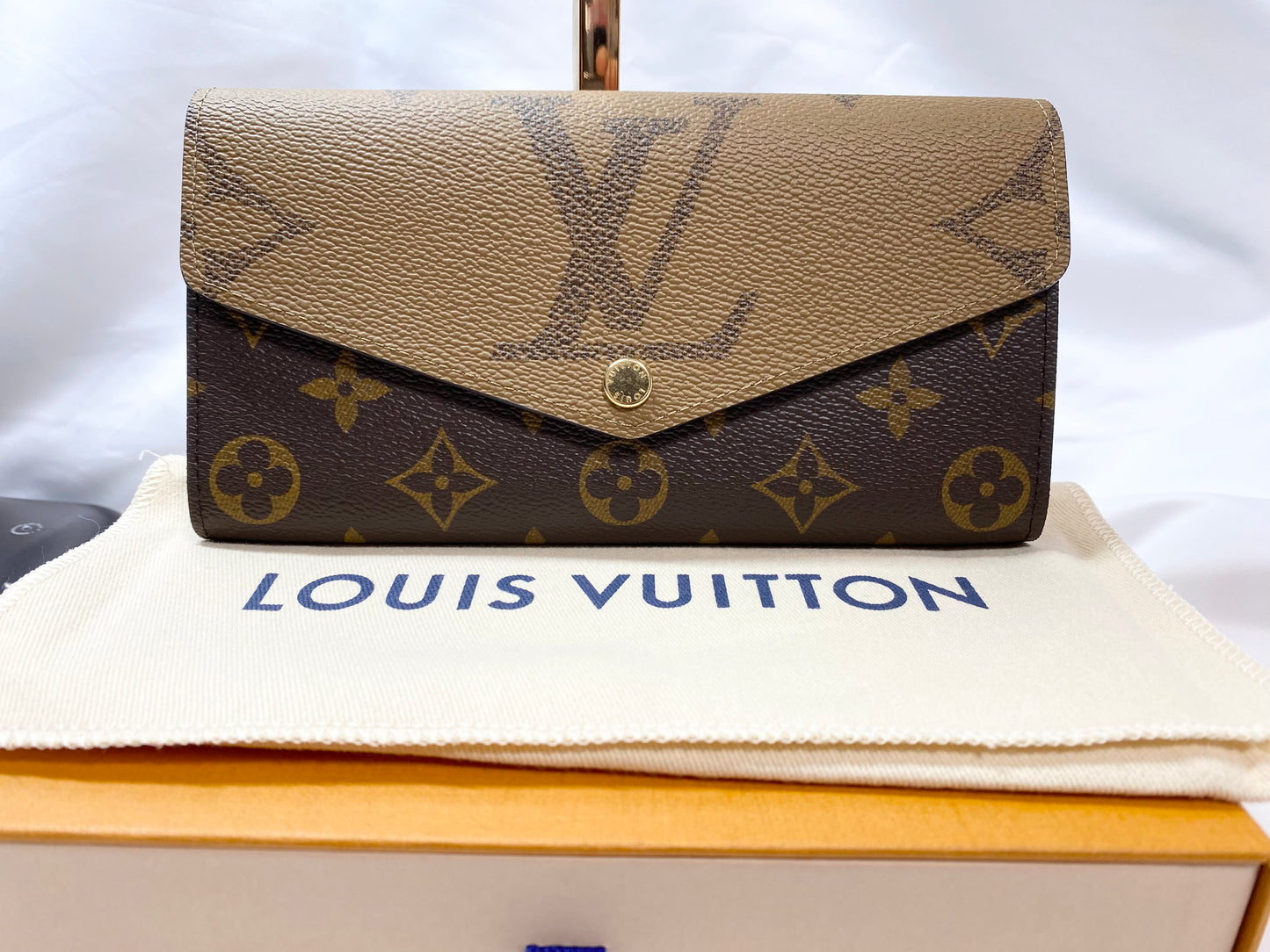 Louis Vuitton Monogram Reverse Porte Foyle Sala