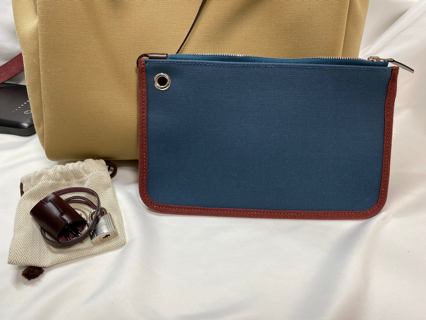 Beautiful Hermes Yale Bag Zip 31 Lutrune Verso