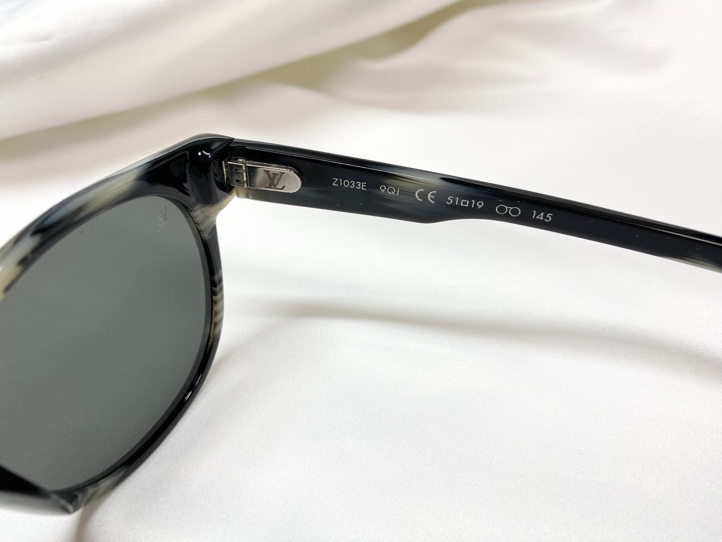 Beautiful Chanel CHANEL Deauville MM Black