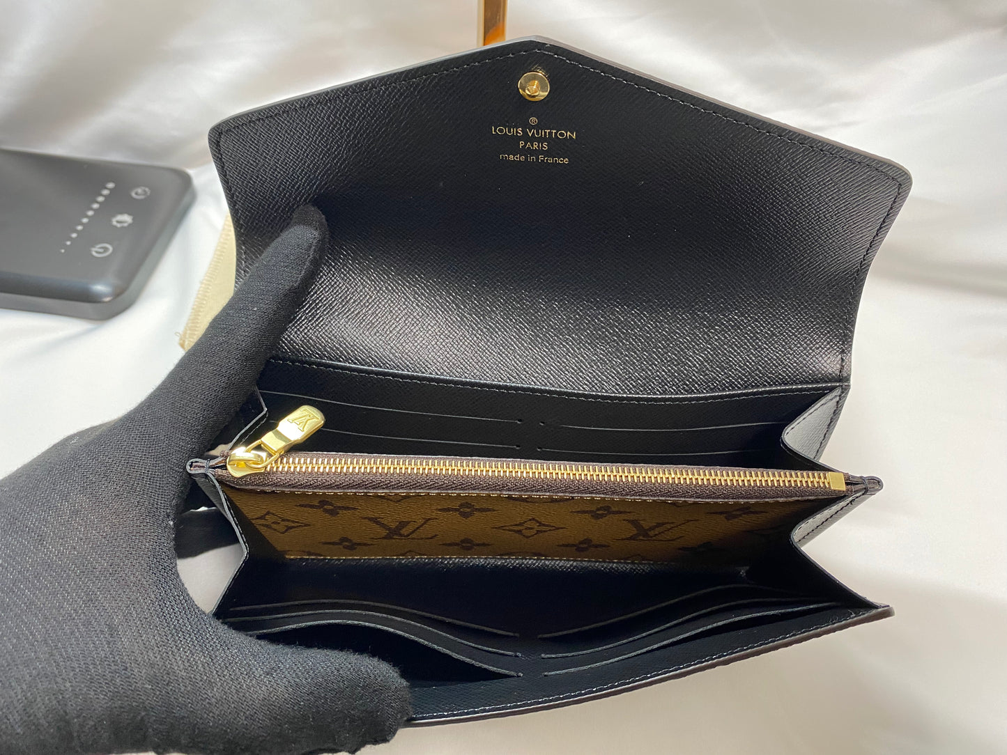 Louis Vuitton Monogram Reverse Porte Foyle Sala