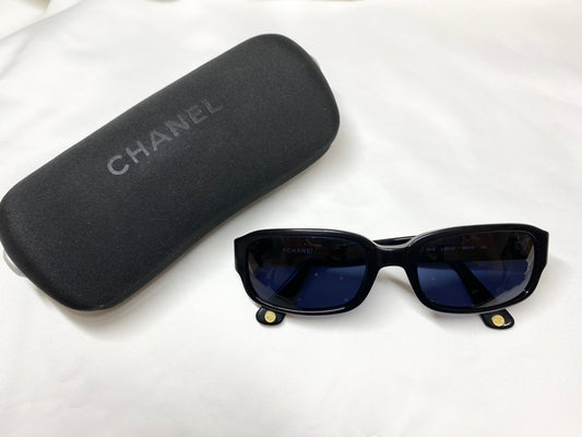 Beautiful Chanel CHANEL Deauville MM Black