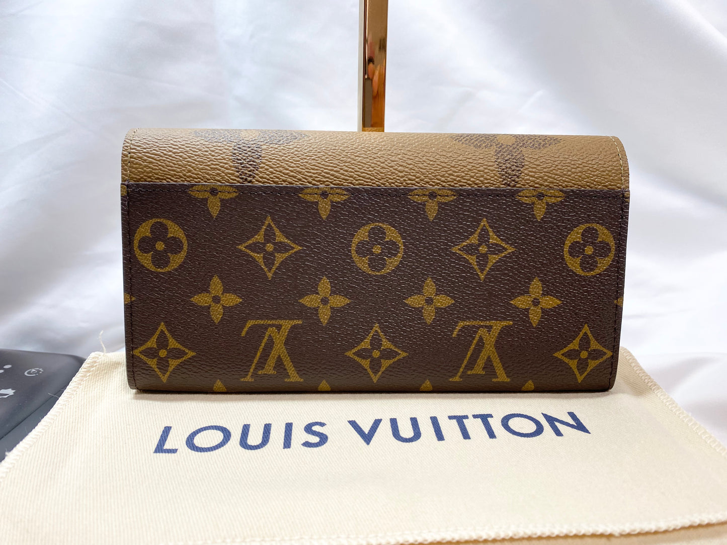 Louis Vuitton Monogram Reverse Porte Foyle Sala