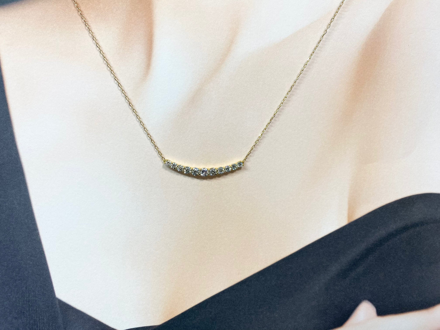 【新品】弦(げん)モチーフ スイートテンダイヤモンドジュエリー ネックレス