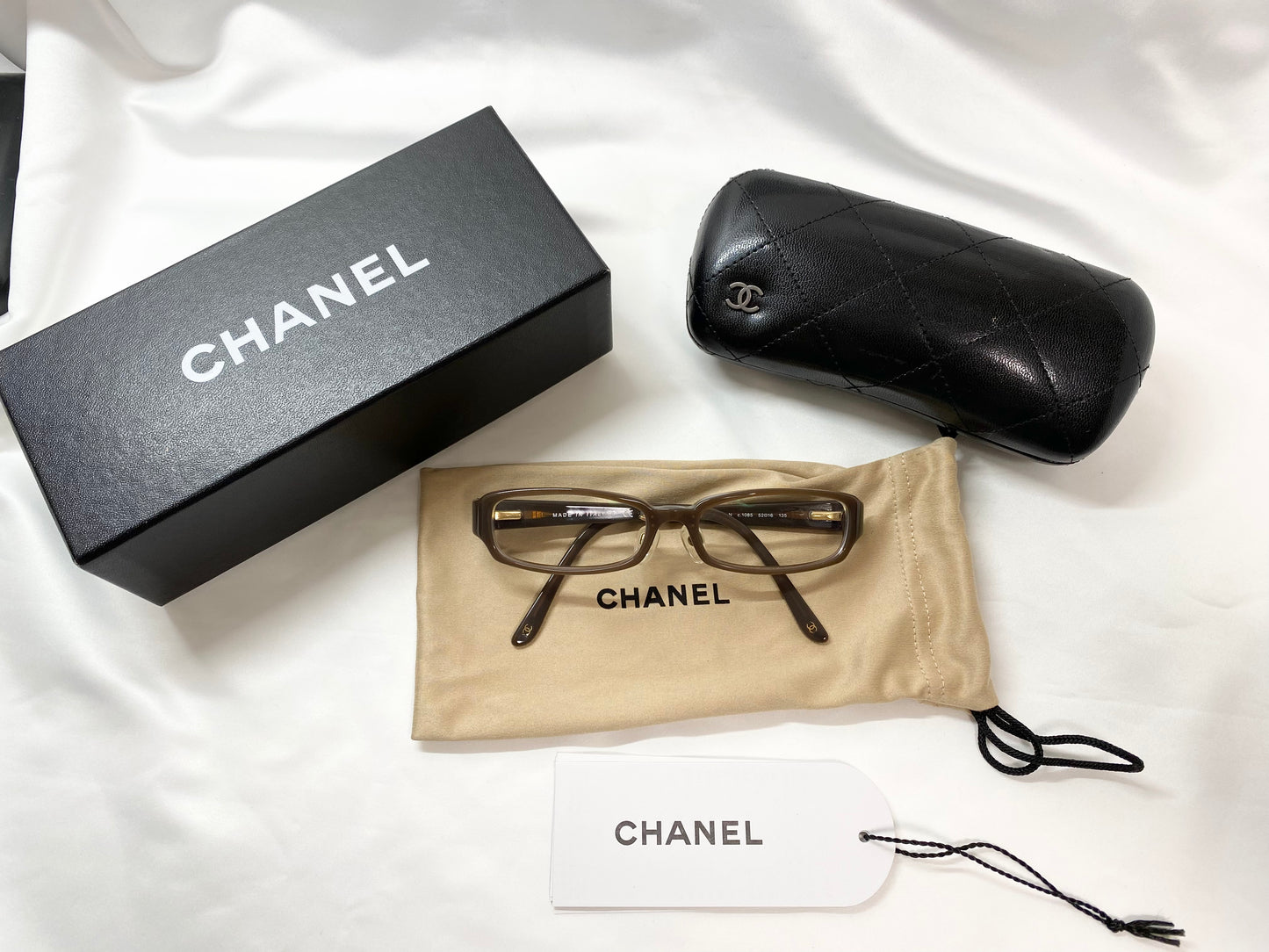 Beautiful Chanel CHANEL Deauville MM Black