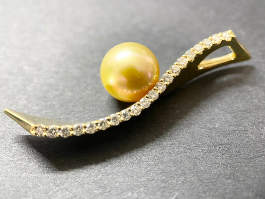 K18 necklace top with 10mm pearl and 0.44ct diamonds