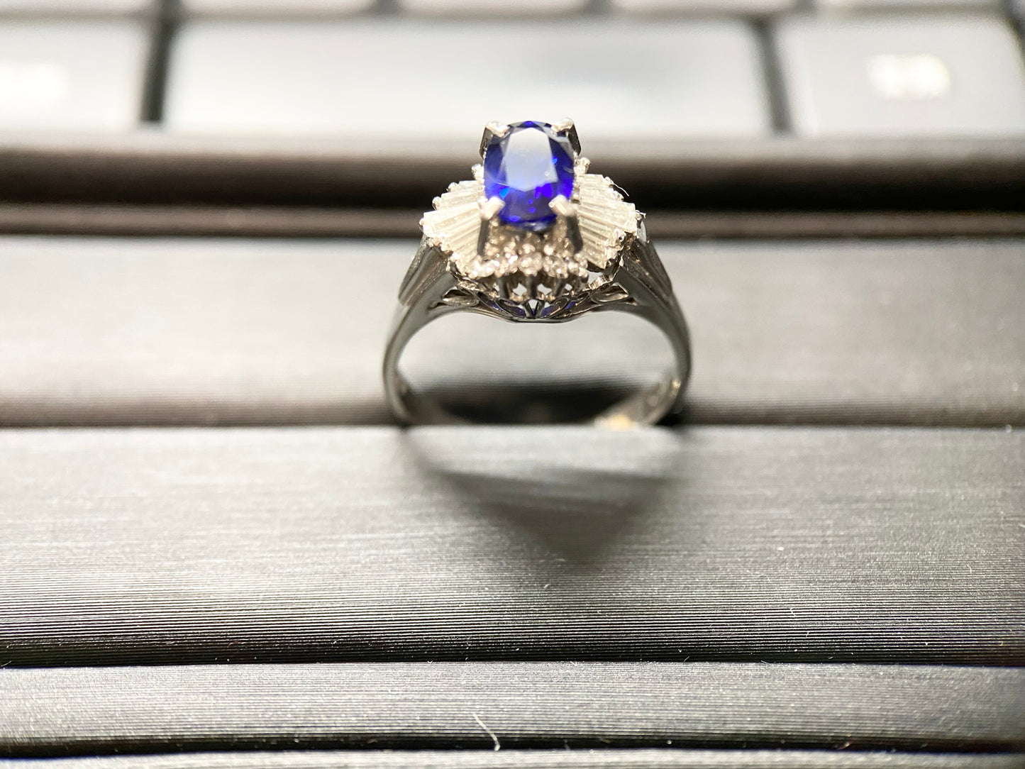 Pt900 Natural Blue Sapphire Diamond Ring Size 10