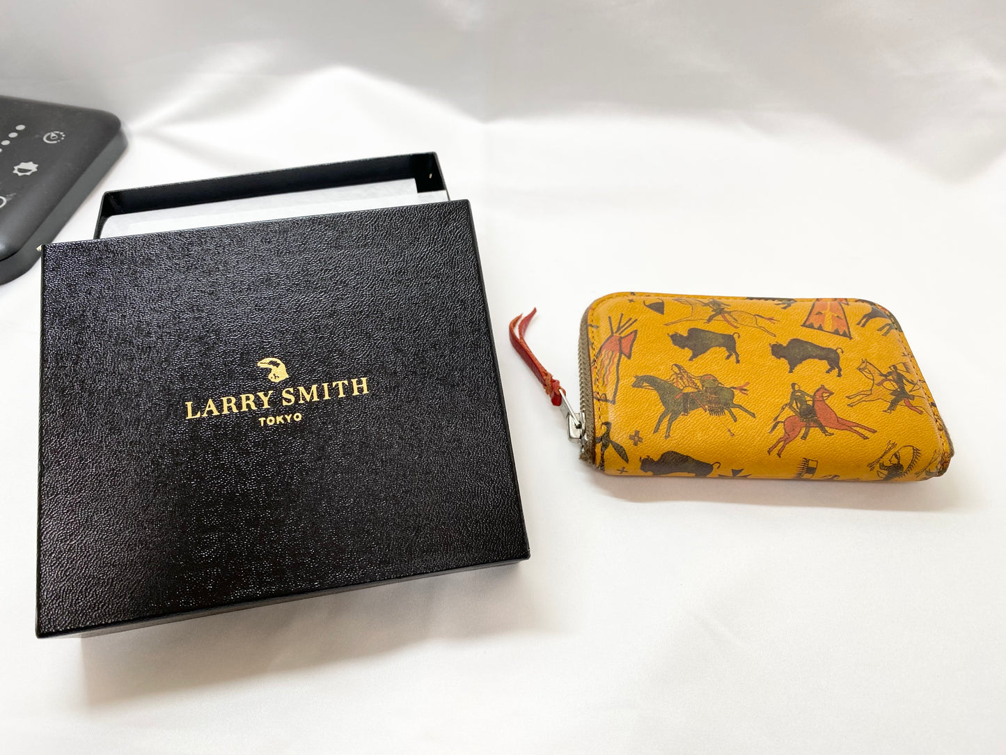 Beautiful Larry Smith Round Zipper Coin Purse Collaboration Product LT0110