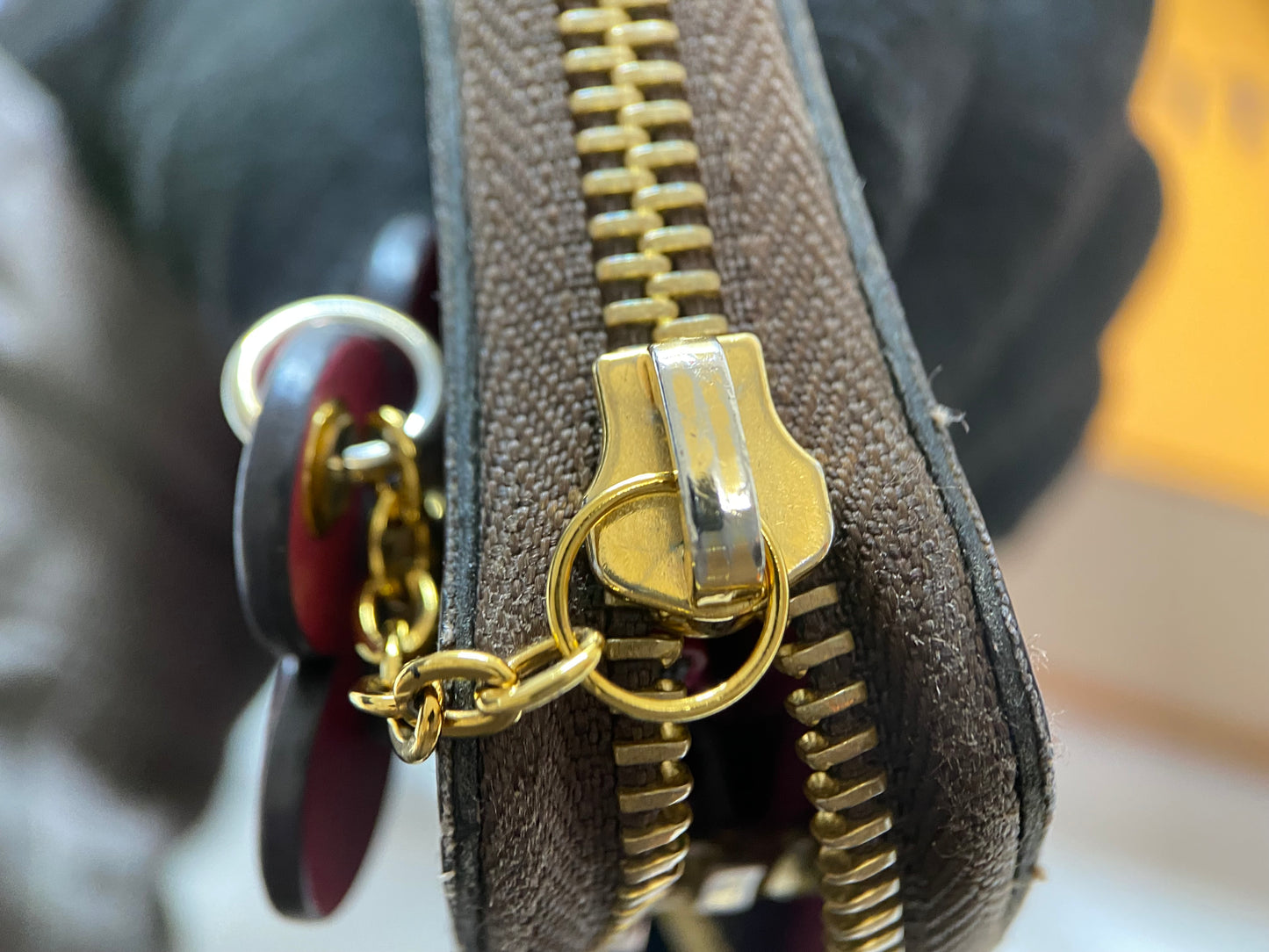 ルイ・ヴィトン LOUIS VUITTON ポルトフォイユ クレマンス フラワーチャーム モノグラム ジッピーウォレット