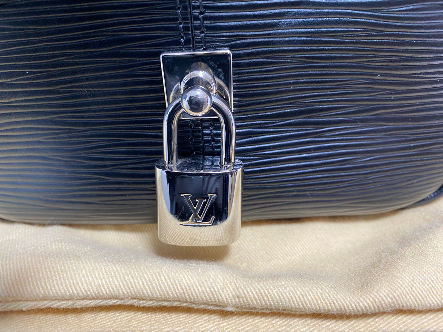 Louis Vuitton LOUIS VUITTON Epi Montaigne GM