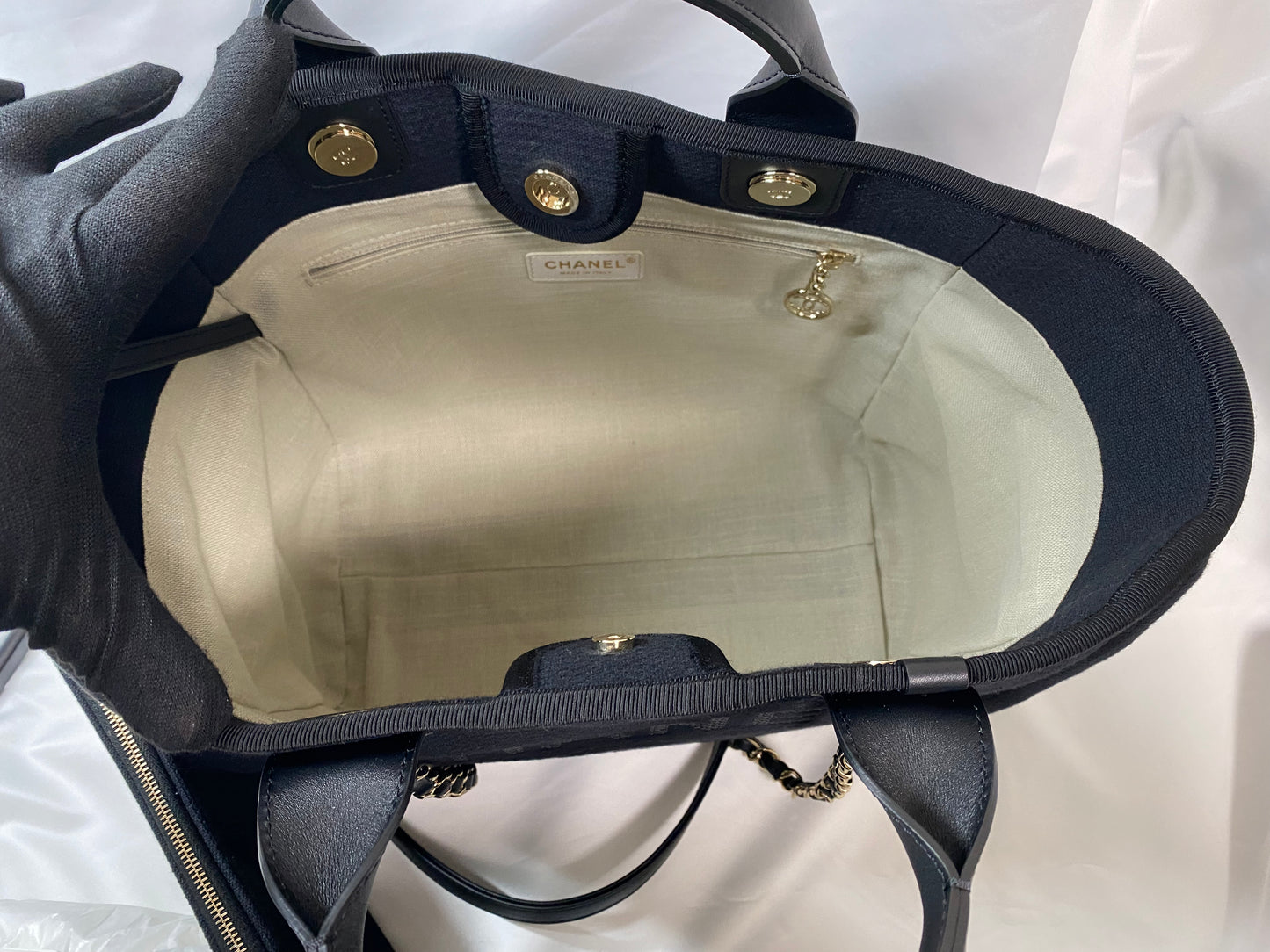 Beautiful Chanel CHANEL Deauville MM Black