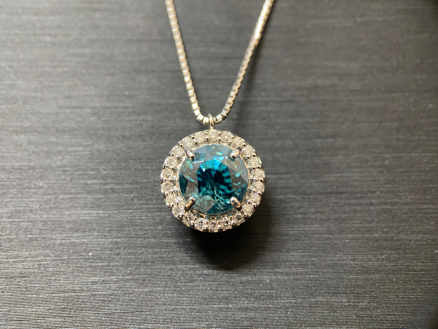 【新品】【レアストーン】やわらかいブルー色「ブルージルコン」ネックレス ジュエリー