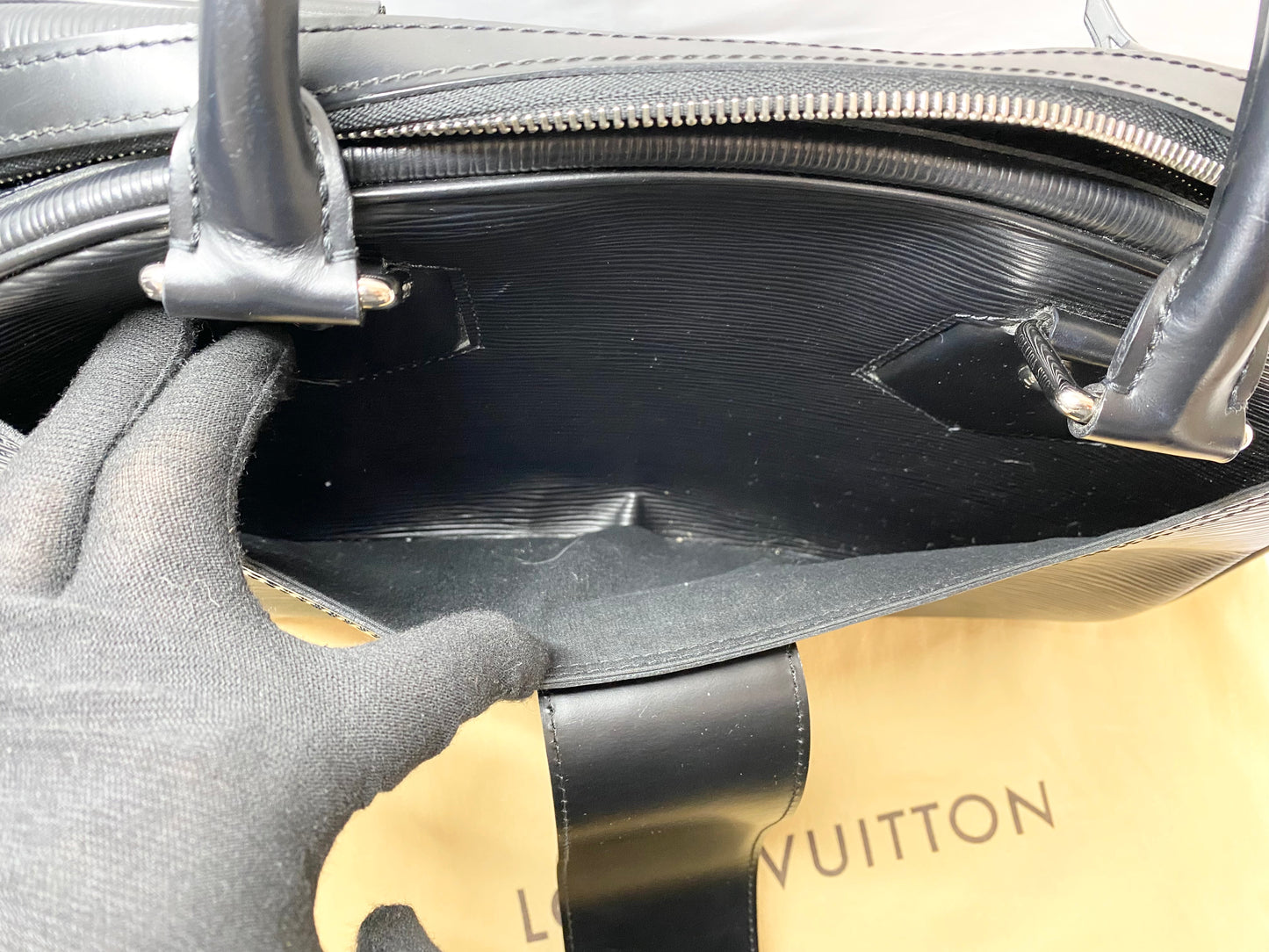 Louis Vuitton LOUIS VUITTON Epi Montaigne GM