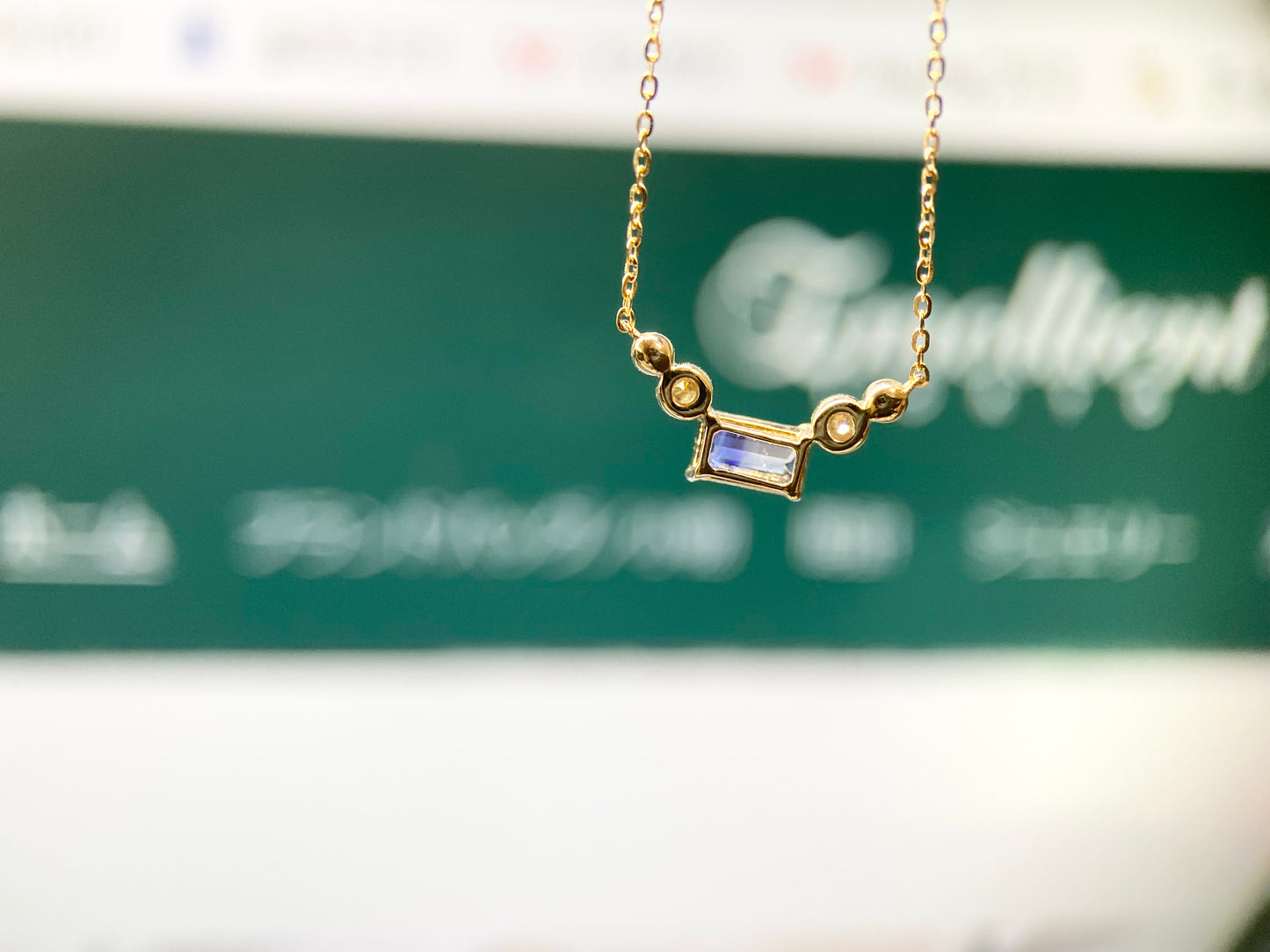 【新品】【レアストーン】2つの彩りを宿す「バイカラーサファイア」 ネックレス ジュエリー