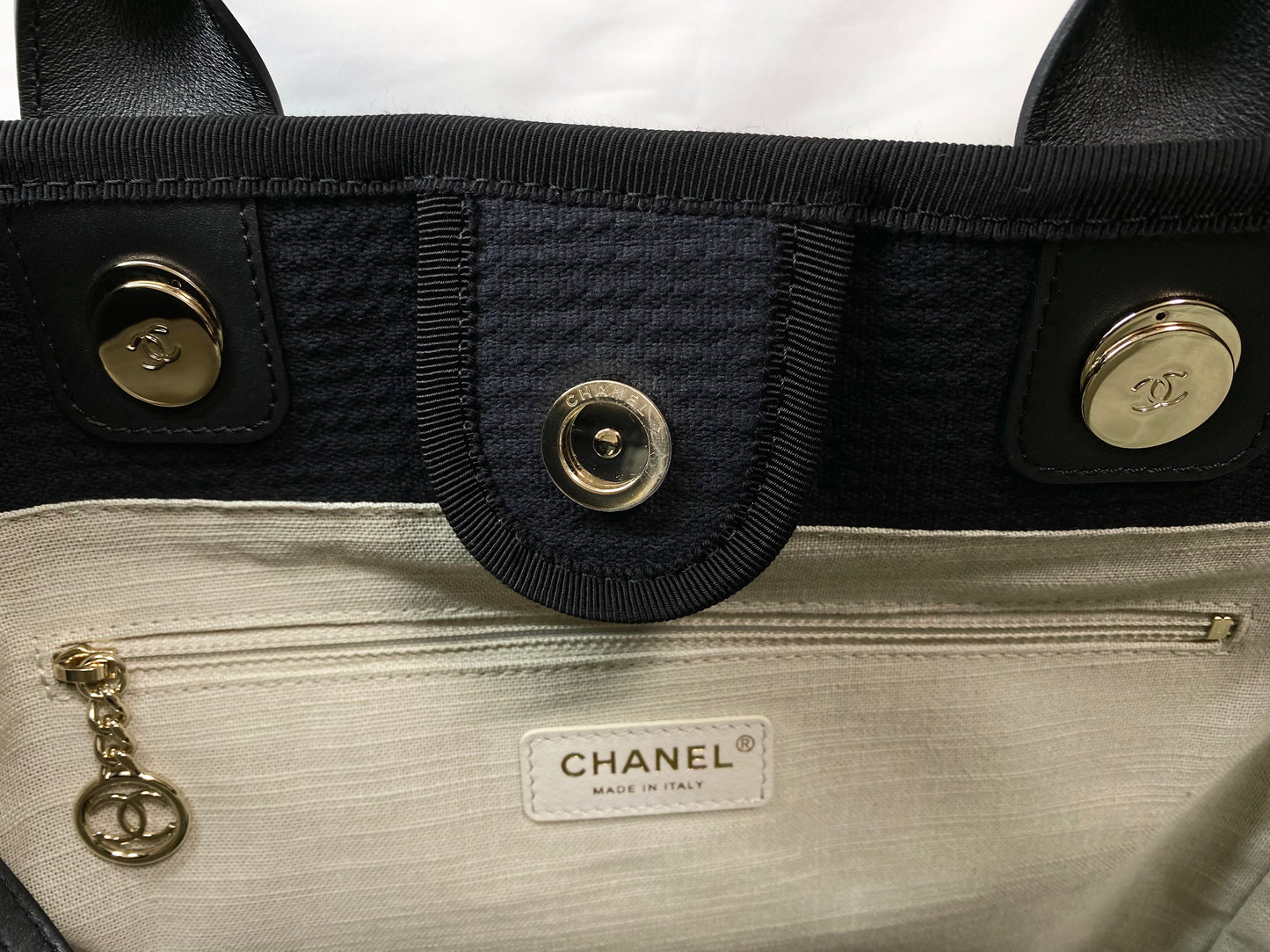 Beautiful Chanel CHANEL Deauville MM Black