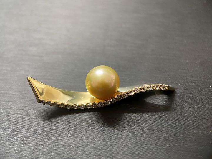 K18 necklace top with 10mm pearl and 0.44ct diamonds