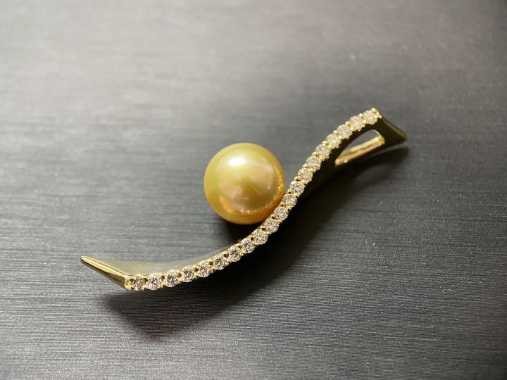 K18 necklace top with 10mm pearl and 0.44ct diamonds