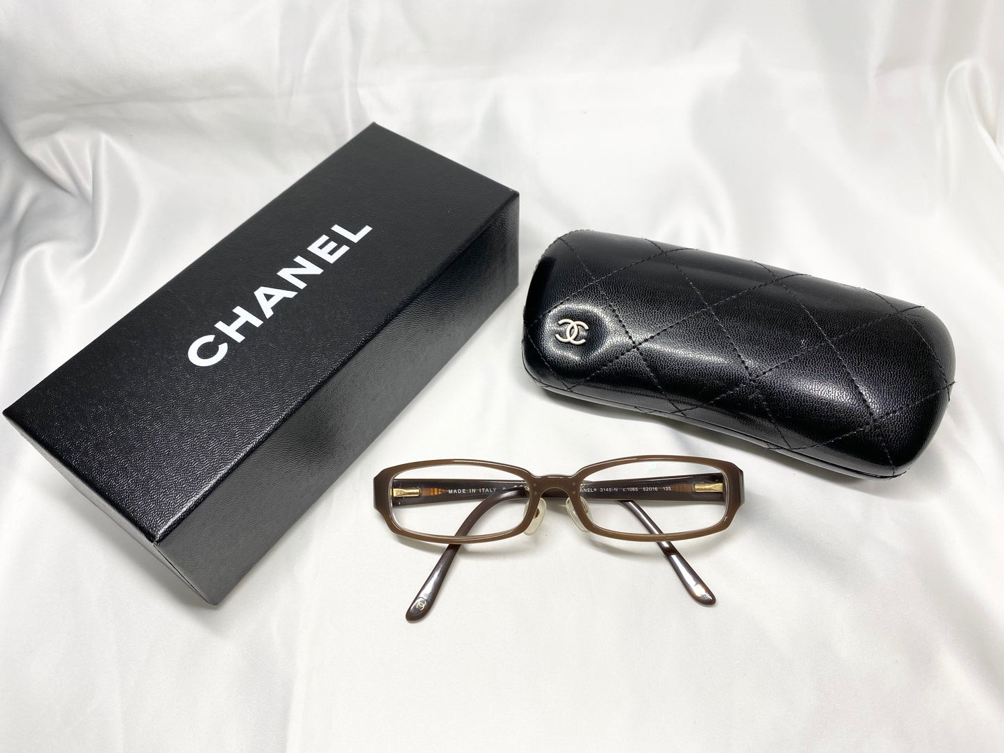 Beautiful Chanel CHANEL Deauville MM Black