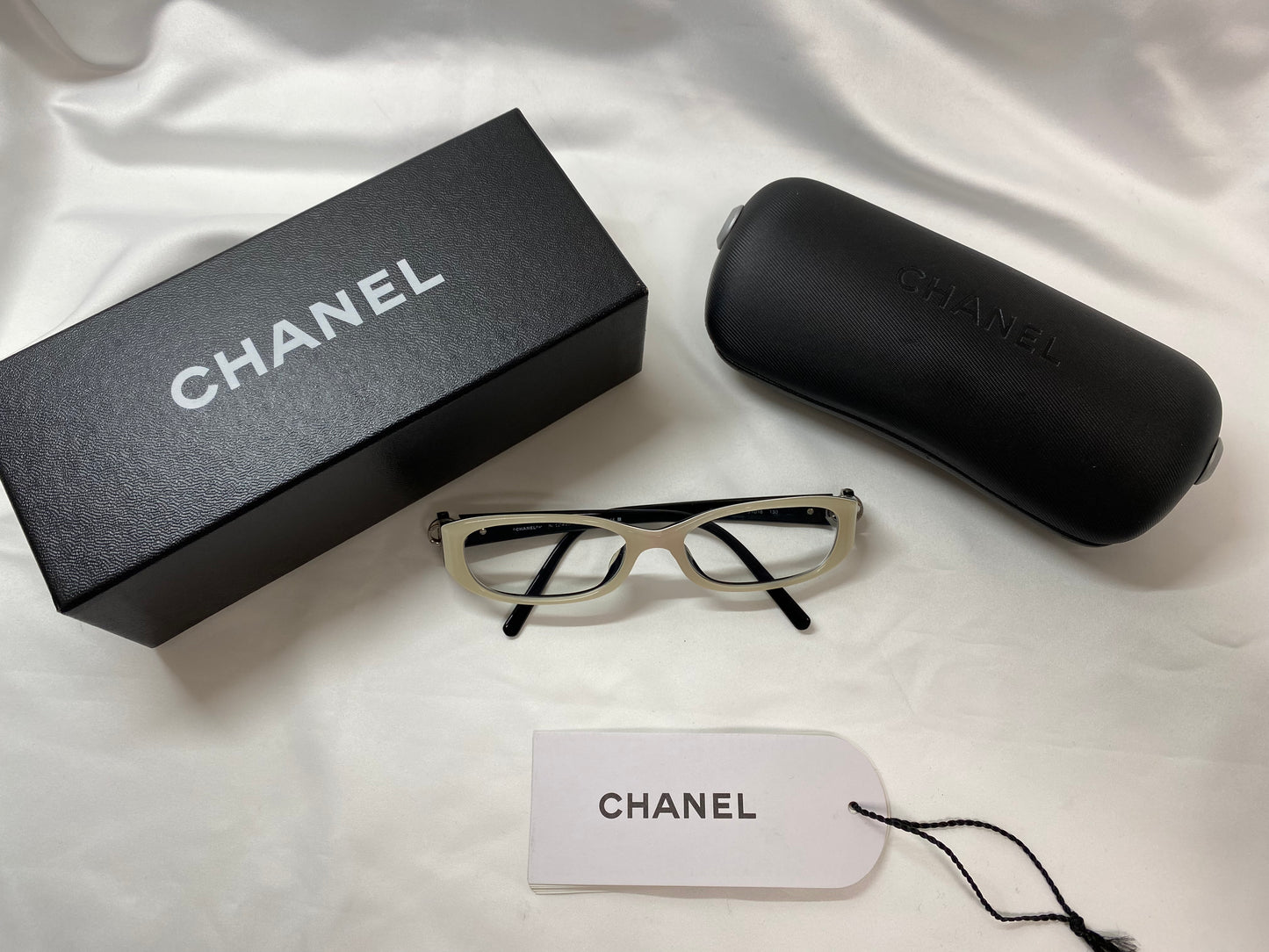 Beautiful Chanel CHANEL Deauville MM Black