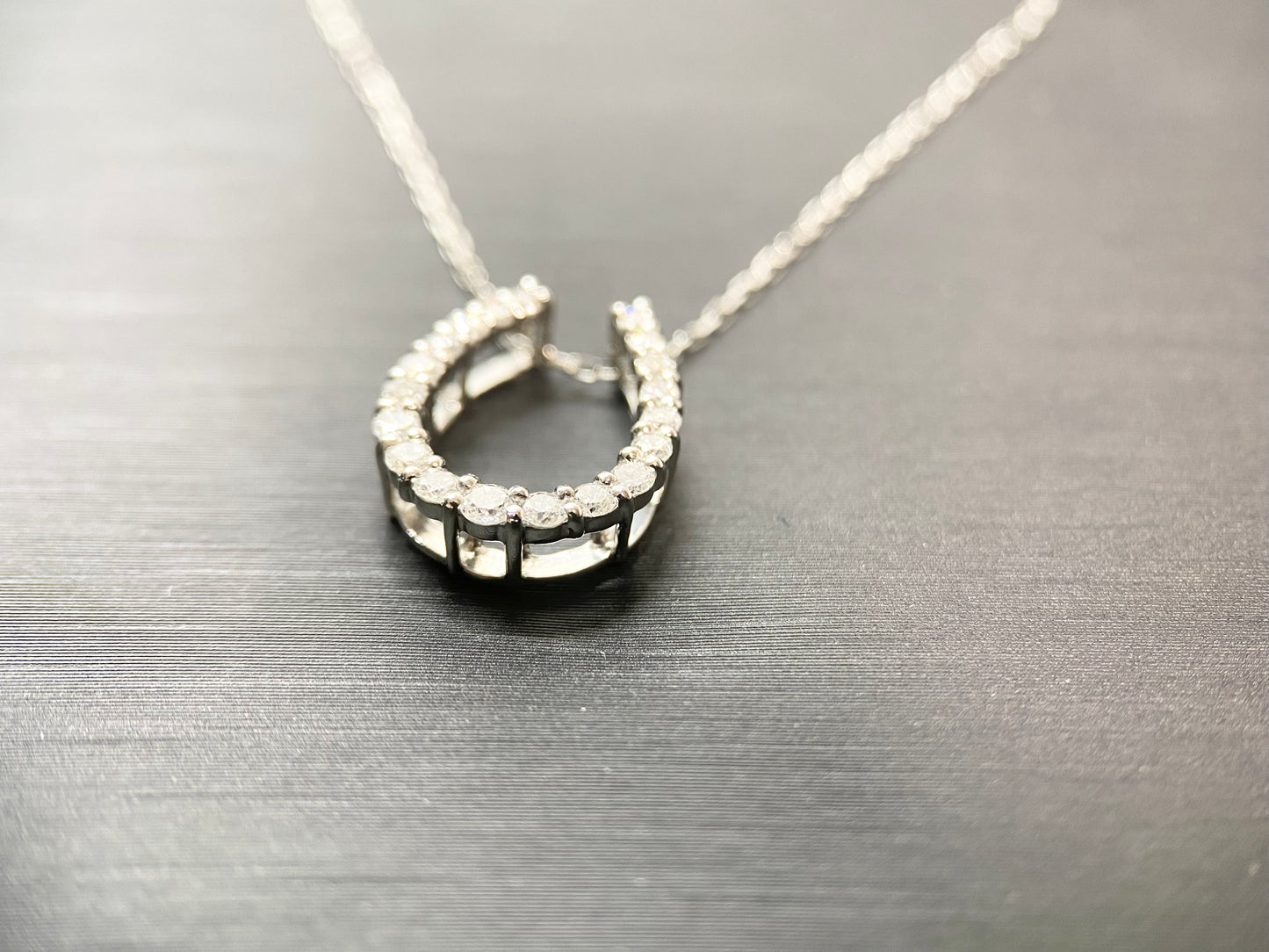 New] Diamond Jewelry Necklace with Horseshoe Image
