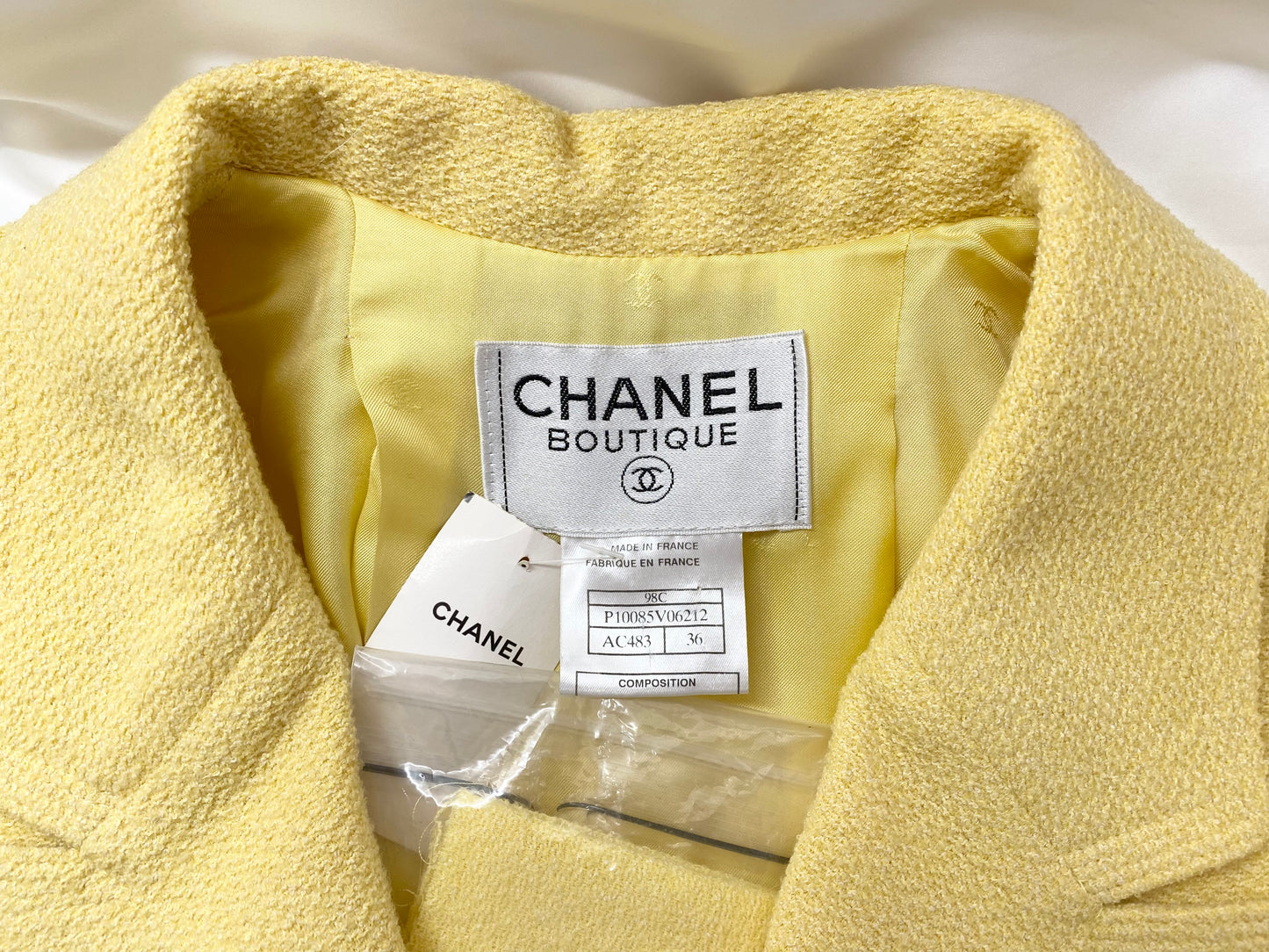 Beautiful Chanel CHANEL Set-up Suit Yellow 36