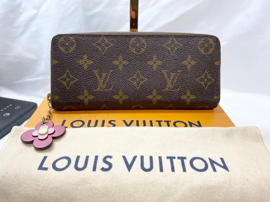 ルイ・ヴィトン　LOUIS VUITTON　ポルトフォイユ　クレマンス　フラワーチャーム　モノグラム　ジッピーウォレット