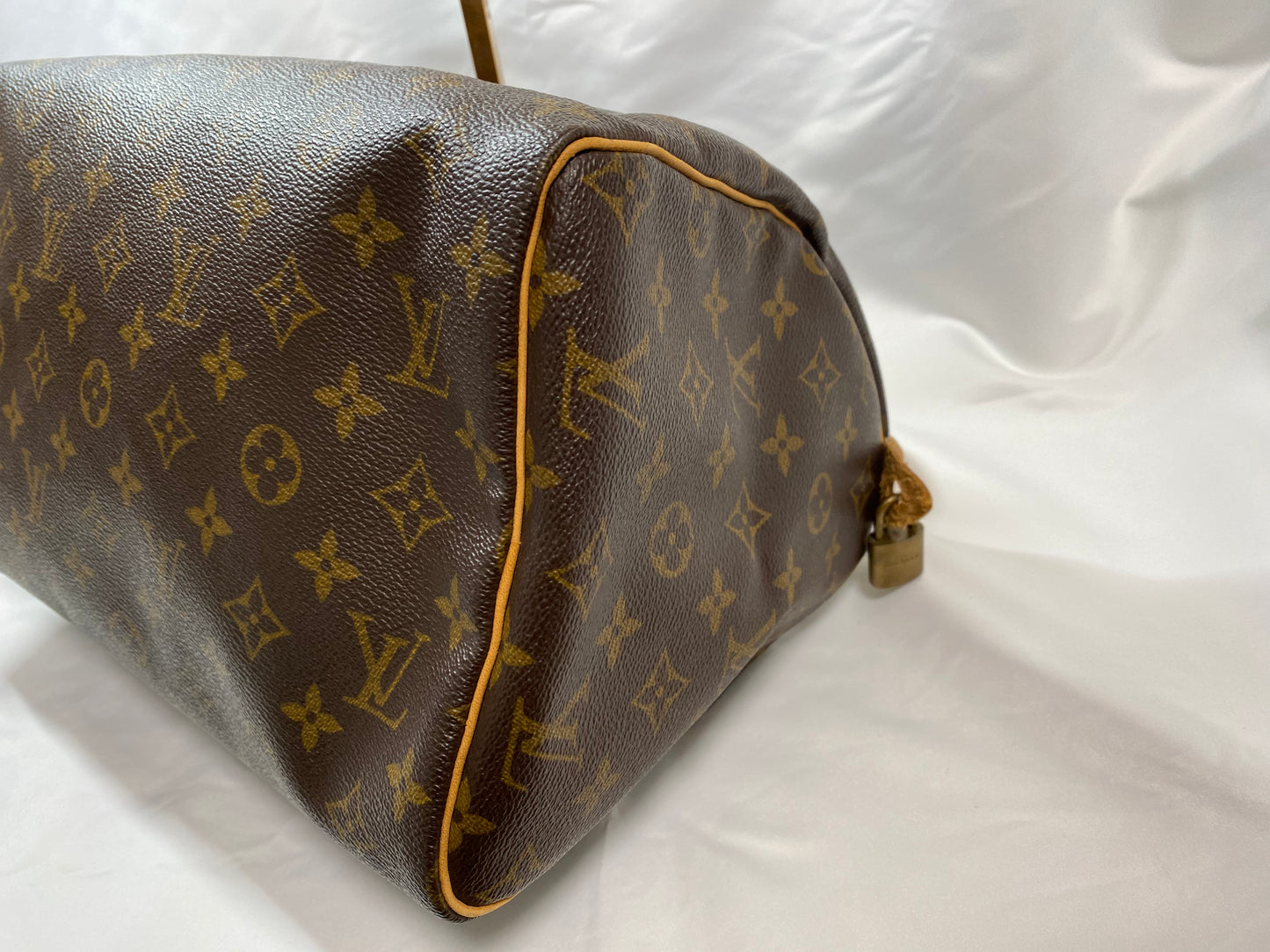 ルイ・ヴィトン　LOUIS VUITTON　モノグラム　スピーディ30